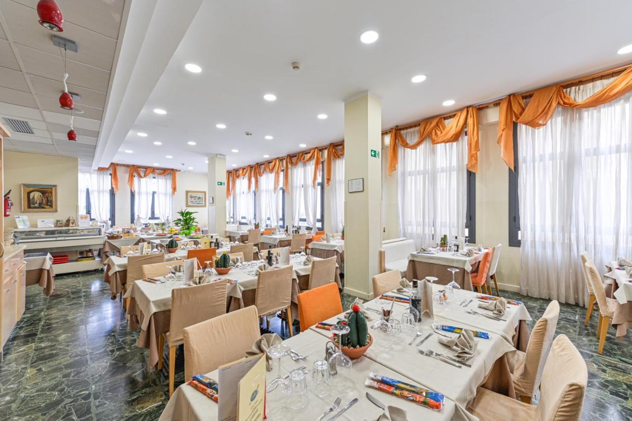 Hotel Europa San Bartolomeo Al Mare Exterior photo