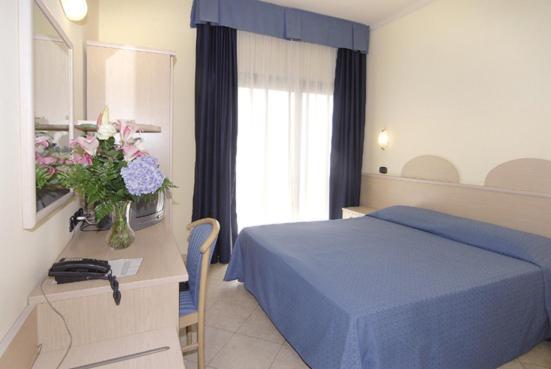 Hotel Europa San Bartolomeo Al Mare Exterior photo