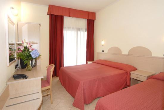 Hotel Europa San Bartolomeo Al Mare Exterior photo