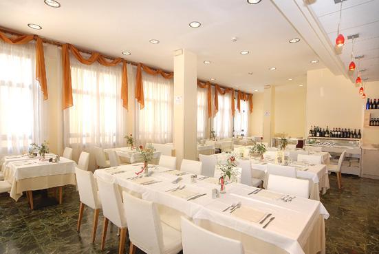 Hotel Europa San Bartolomeo Al Mare Exterior photo